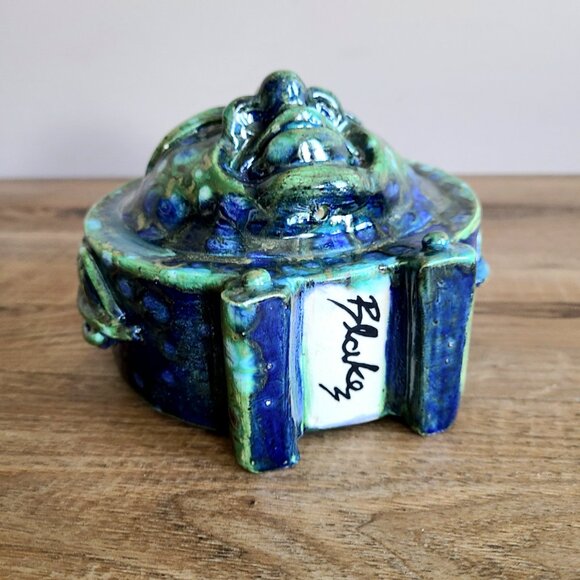Rare handmade pottery whimsical vase or money saver with face image. Signed. - Picture 9 of 13